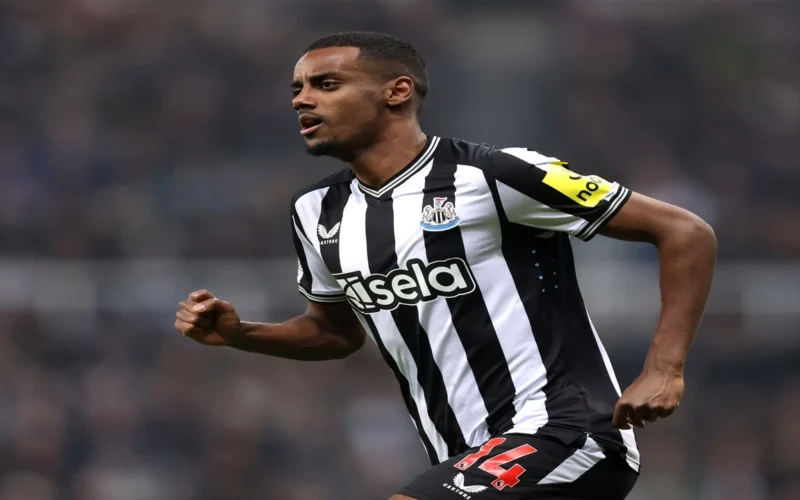 ما هي إجراءات طلب الانتقال في الدوري الإنجليزي وسبب تجنب إيزاك لها